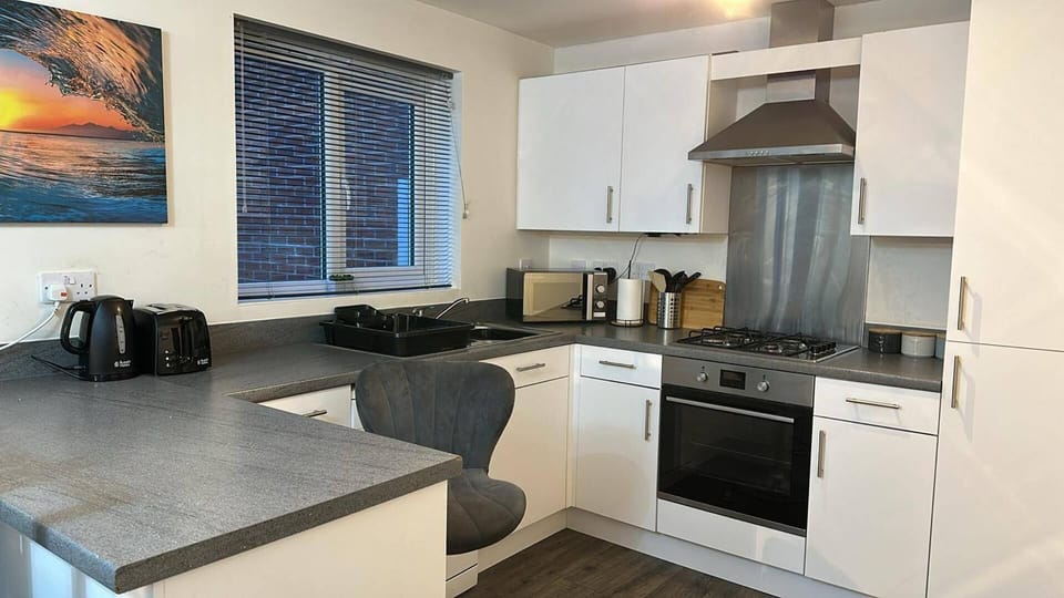 House | Private kitchen | Fridge, microwave, oven, stovetop