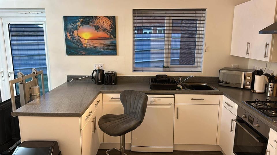 House | Private kitchen | Fridge, microwave, oven, stovetop
