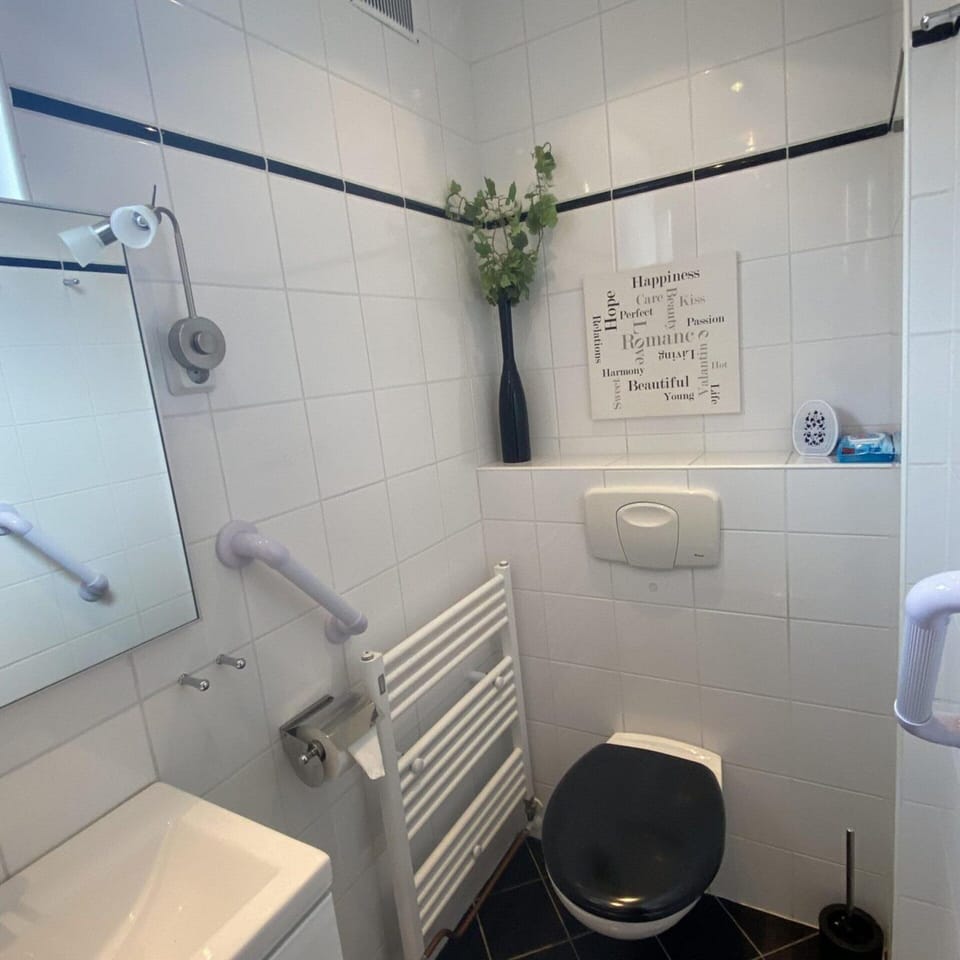 Lovely Holiday Bungalow With Garden House in North Holland (province)