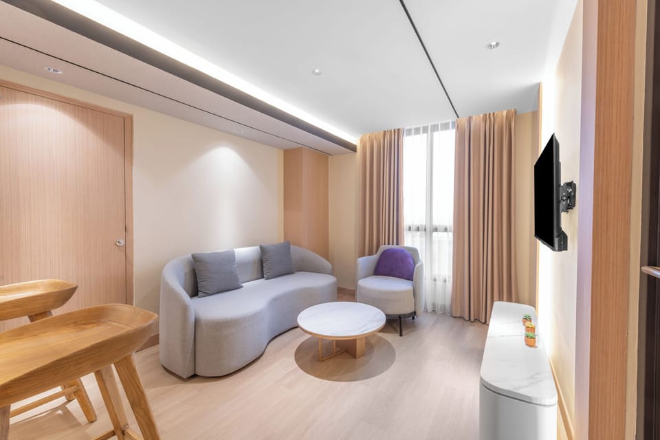 Suite | Living area | 43-inch Smart TV with digital channels