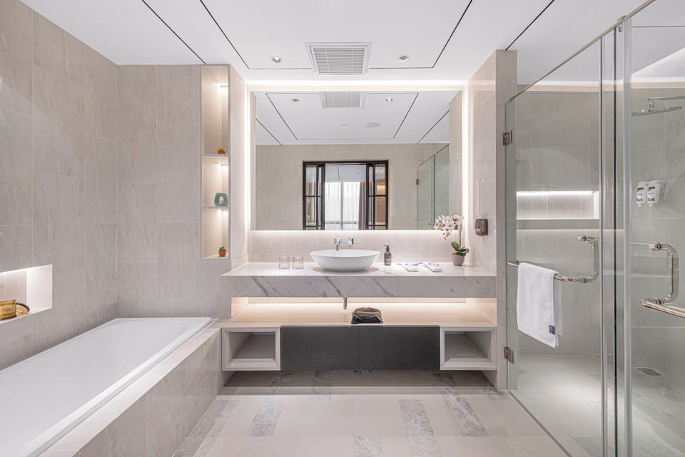 Suite | Bathroom | Slippers, bidet, towels, soap