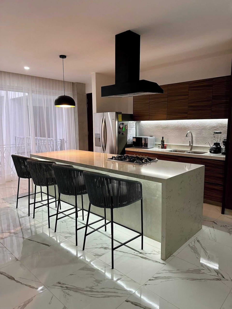 Kitchen/Island/Breakfast Bar