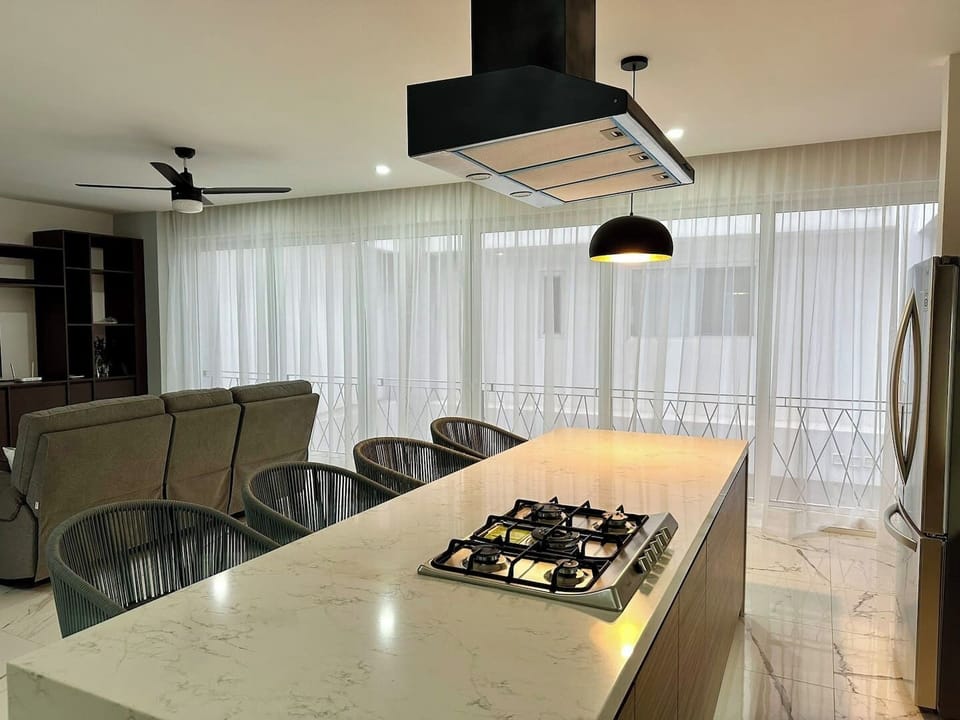 Breakfast Bar/Atrium Window