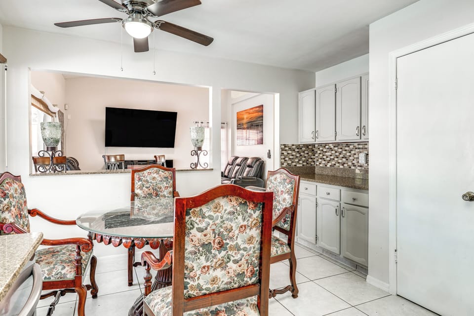 House (4 Bedrooms) | Interior