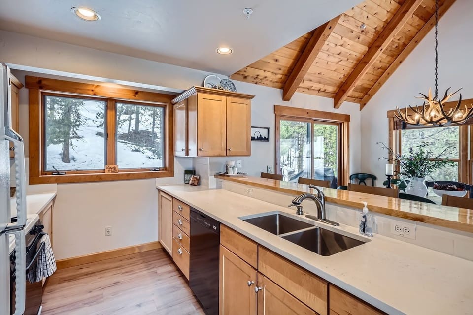 House, 3 Bedrooms | Private kitchen | Coffee/tea maker, fridge, oven, toaster