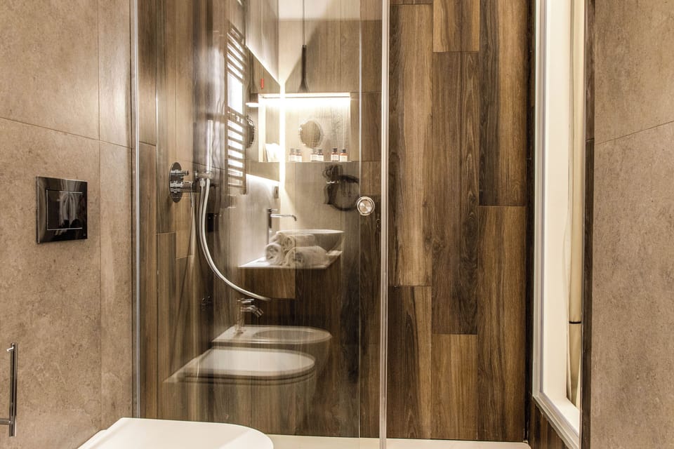 Superior Room, Balcony | Bathroom | Free toiletries, hair dryer, slippers, bidet