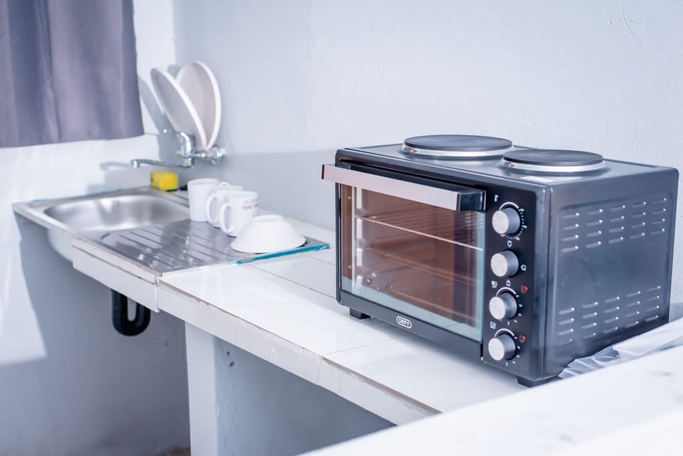 Comfort Double Room | Private kitchen | Mini-fridge, microwave, oven, cookware/dishes/utensils