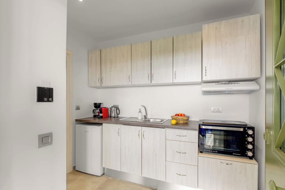 Kitchen Area – White Cabinets and Natural Light
Spacious and organized with modern appliances and tiled backsplash.