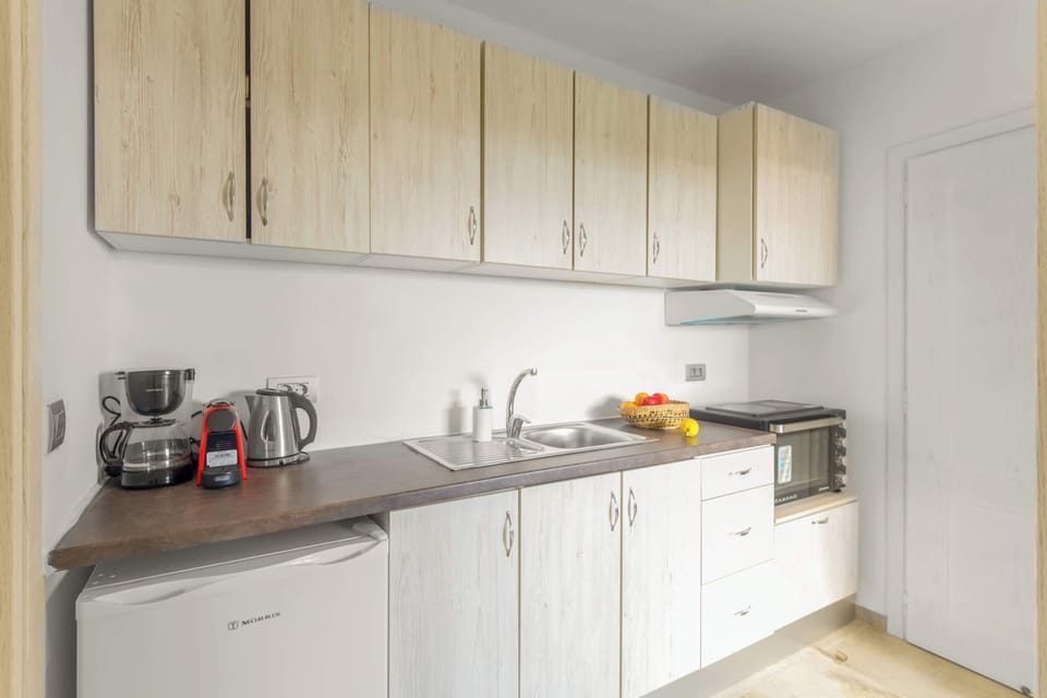 Kitchen Area – White Cabinets and Natural Light
Spacious and organized with modern appliances and tiled backsplash.
