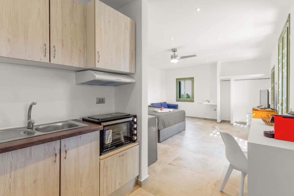 Kitchen Space – Bright and Well-Organized
Includes all appliances and a dining area, ideal for longer stays.