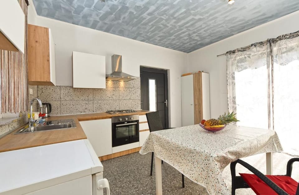 Studio, Patio, Pool View | Private kitchen