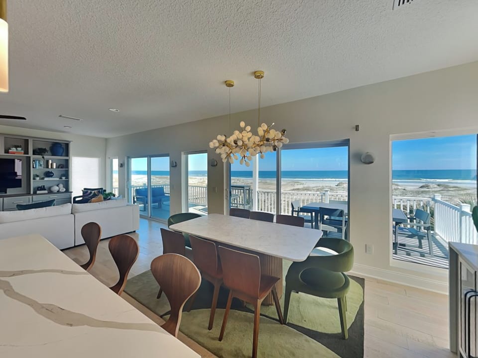 Breakfast Bar Seating for Four  + Dining Area Seating for Six  - Third Floor