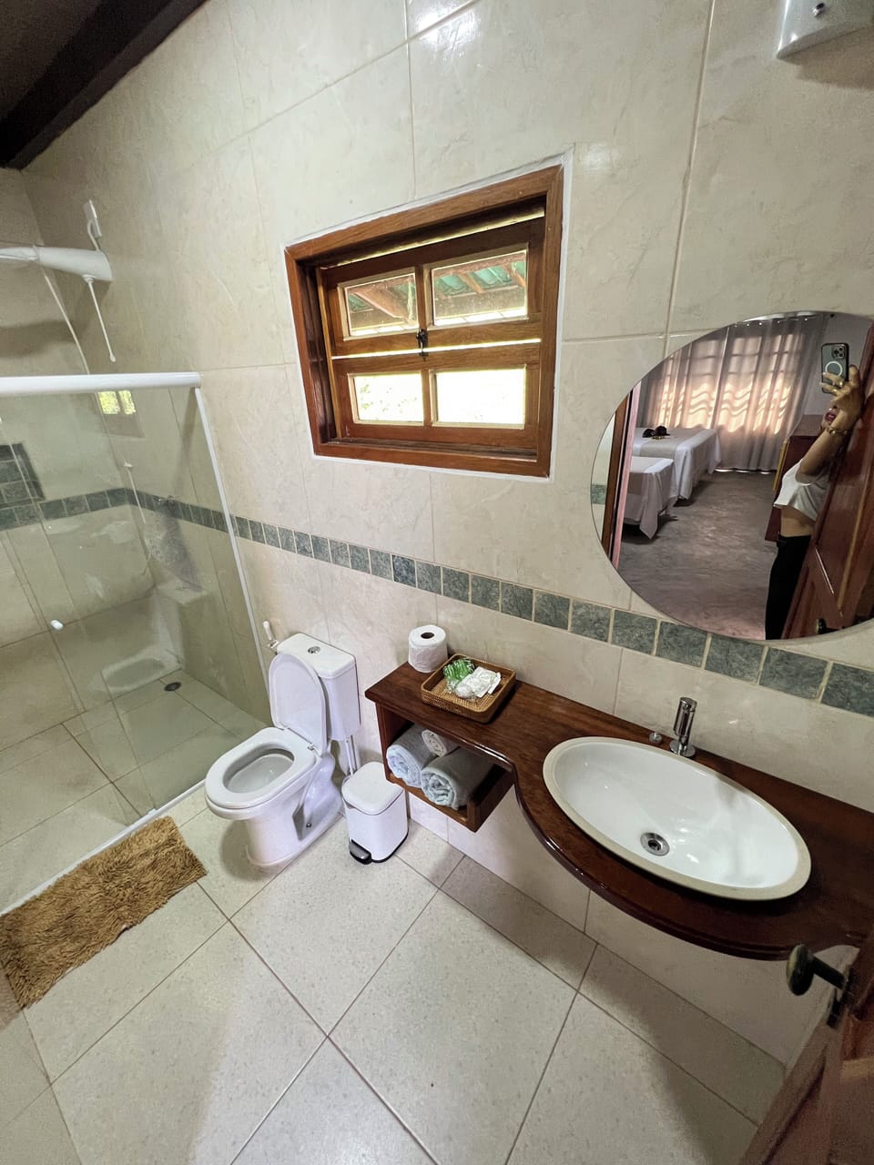 Standard Triple Room, Lanai, Garden View | Bathroom | Hair dryer, towels, soap, shampoo