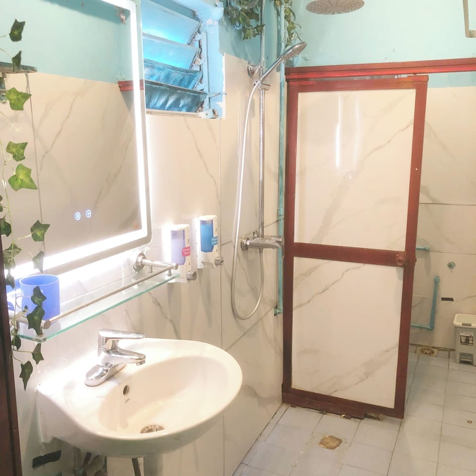 Shower, free toiletries, hair dryer, slippers