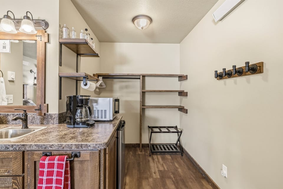 Kitchenette and Closet