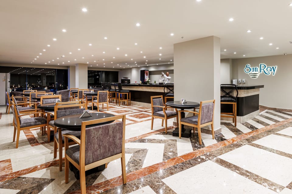 3 bars/lounges