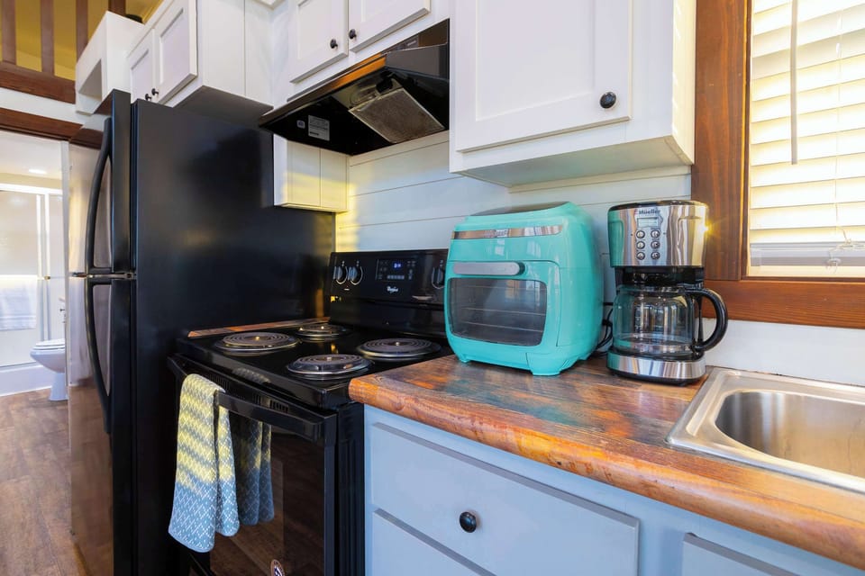 House, 2 Queen Beds, Patio, Mountain View (MM, Casa Vega) | Private kitchen | Fridge, microwave, oven, stovetop