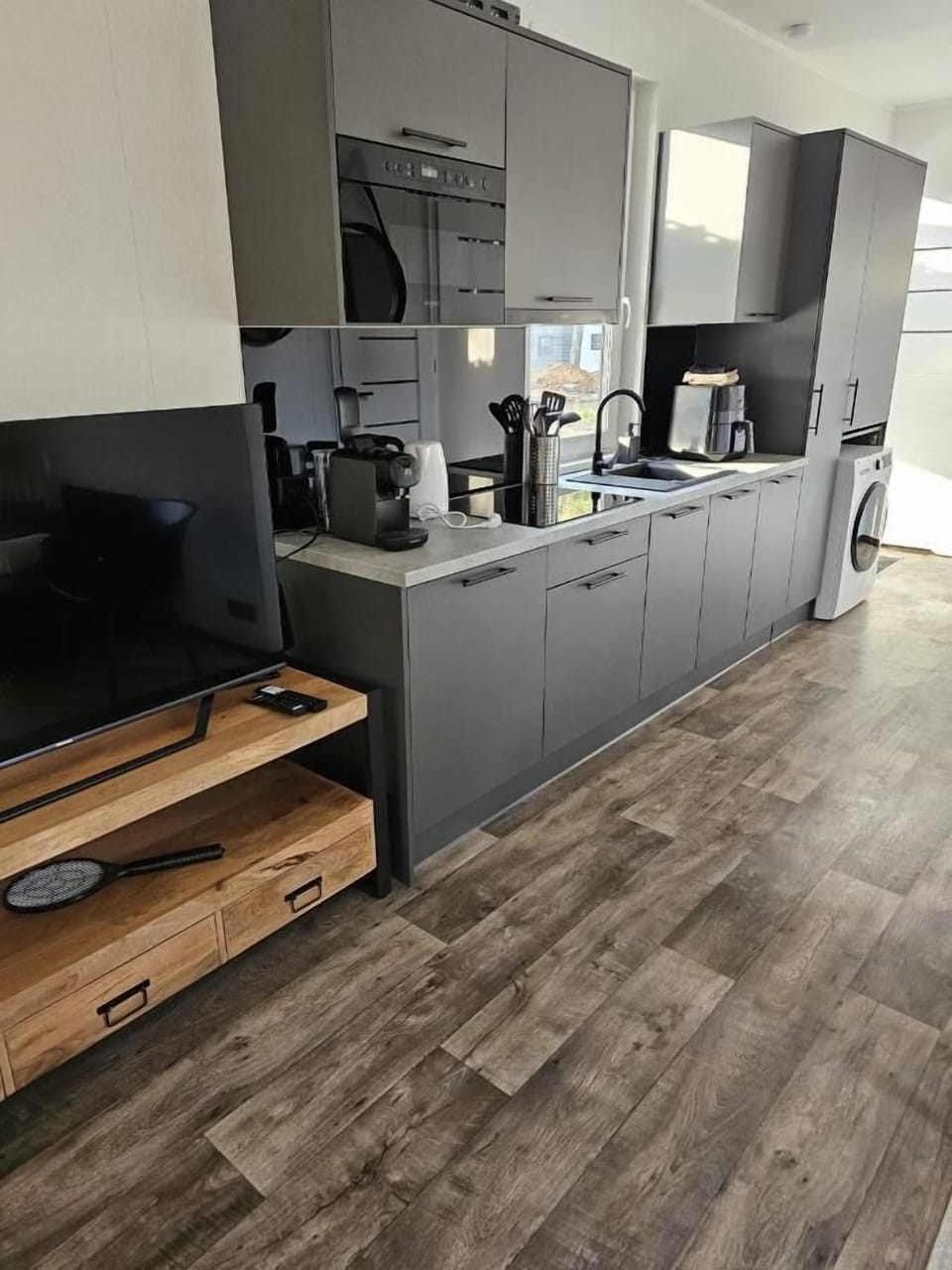 Electric kettle, toaster