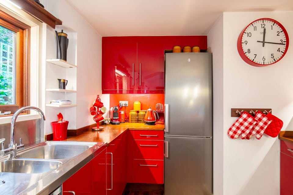 The Pool House Kitchen - StayCotswold