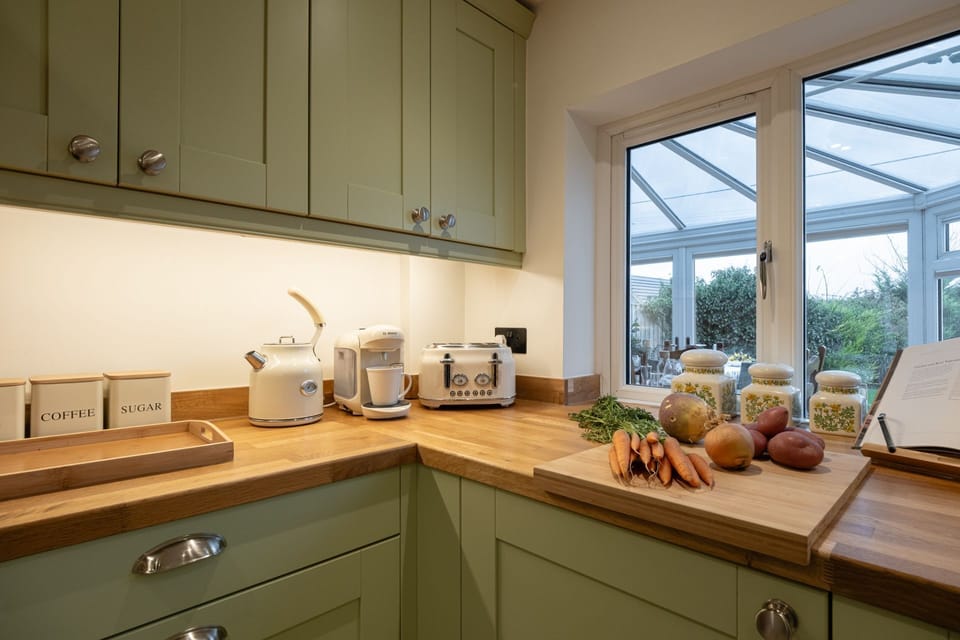 Holly Tree Cottage Kitchen - StayCotswold