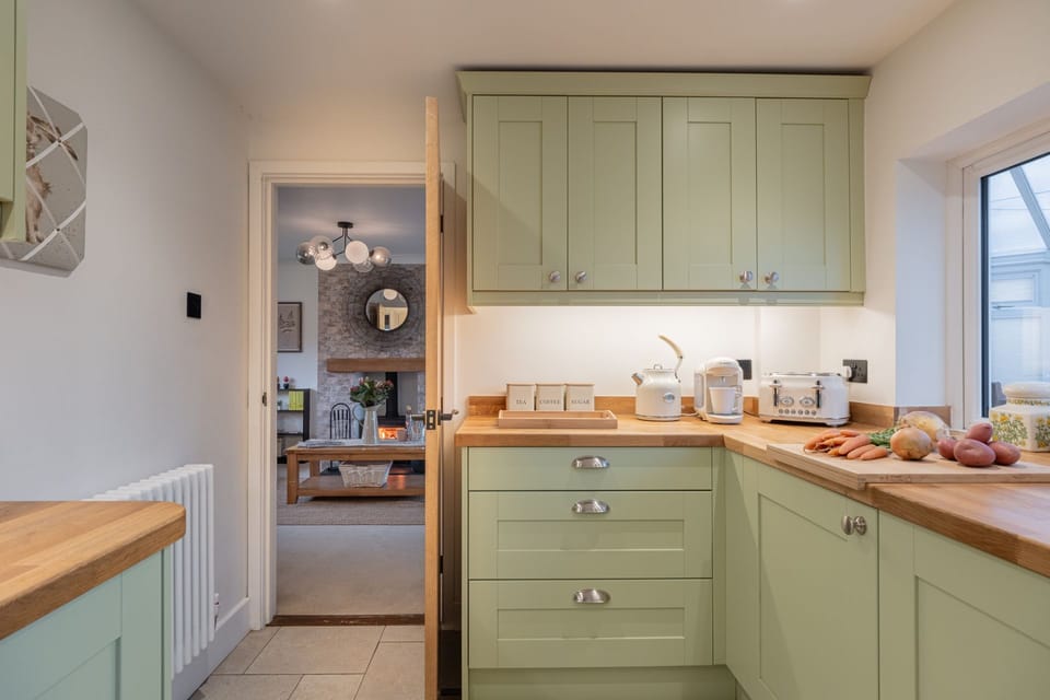 Holly Tree Cottage Kitchen - StayCotswold