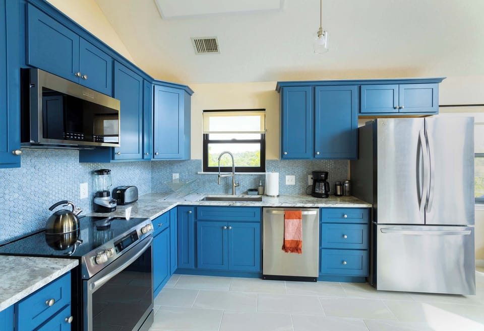 House, Multiple Beds, Balcony, Garden View (Stargazers' Delight) | Private kitchen | Fridge, microwave, oven, stovetop
