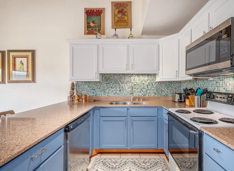 FULL KITCHEN
