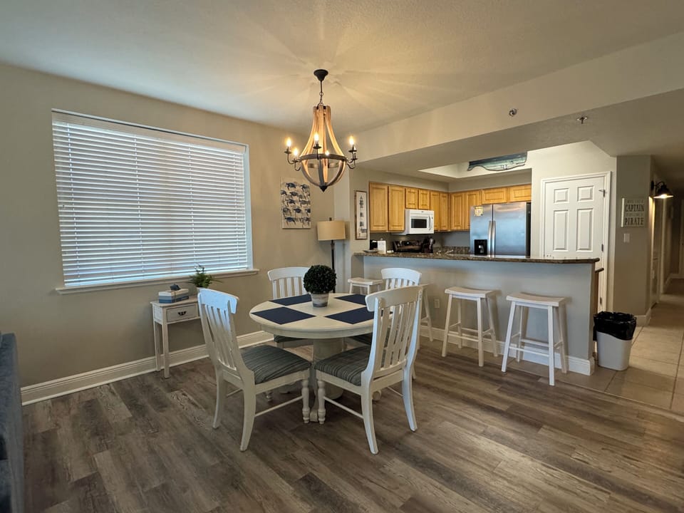 Dining/Kitchen