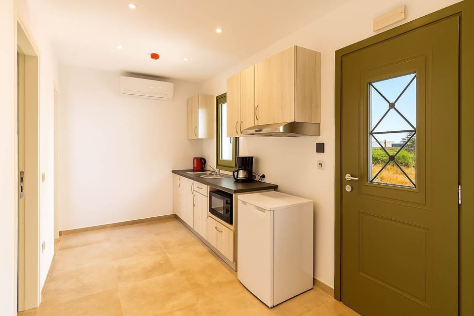 Kitchen Space – Compact and Fully Functional
Includes stovetop, storage, and a window bringing in natural light.