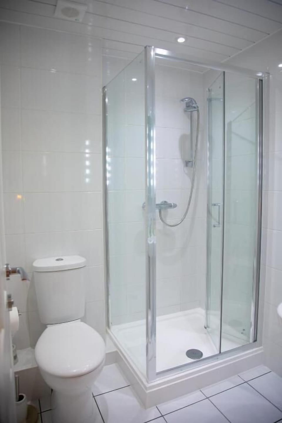 Comfort Double Room | Bathroom | Free toiletries, hair dryer, towels, soap