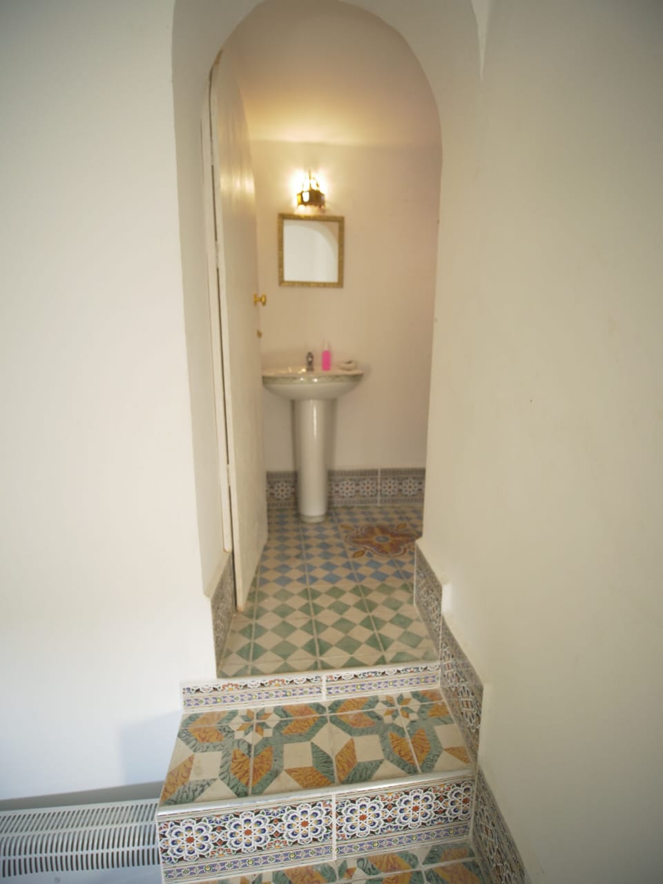 Gallery Room, 1 Bedroom | Bathroom | Free toiletries, hair dryer, soap, shampoo