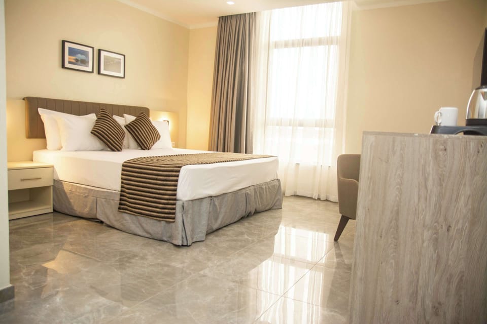 Superior Room, 1 King Bed, Non Smoking, Lake View | Soundproofing
