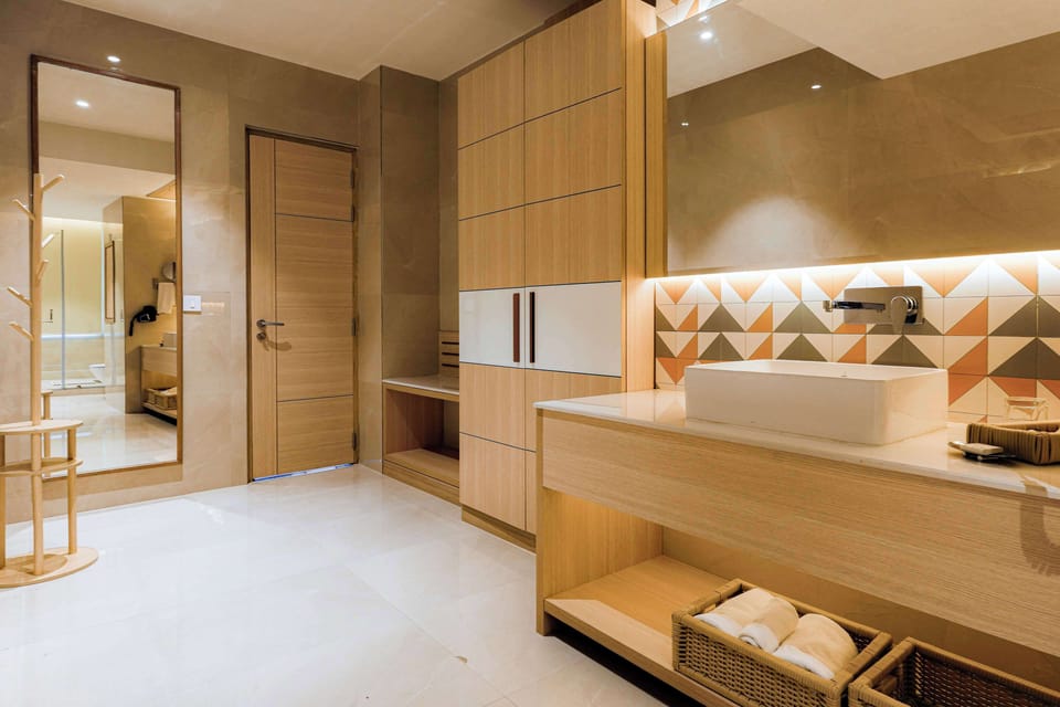 Executive Suite, 1 King Bed, Non Smoking (Separate Living Room) | Bathroom | Shower, free toiletries, hair dryer, slippers