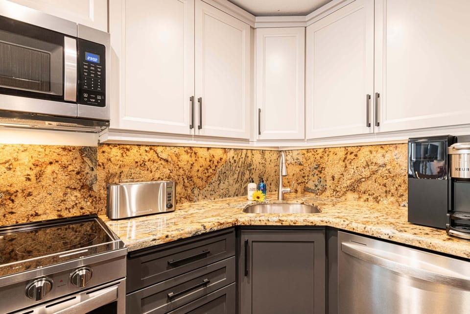 Fully equipped kitchen with a drip/keurig coffee maker