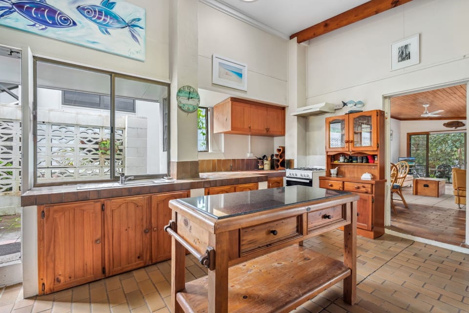 Kitchen, looking through to lounge