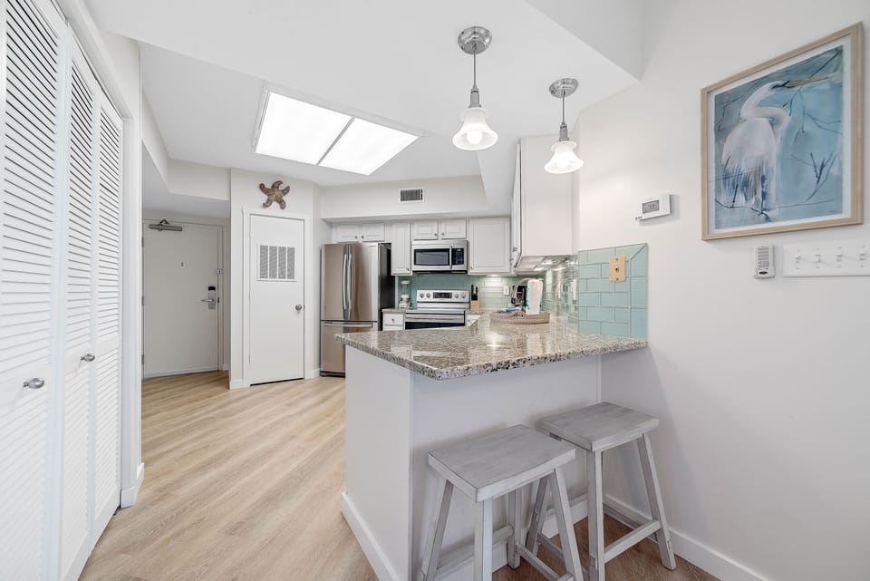 Breakfast bar and kitchen