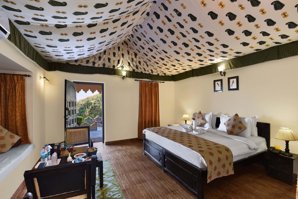 Luxury Room, 1 King Bed | Minibar, in-room safe, desk, WiFi (free)