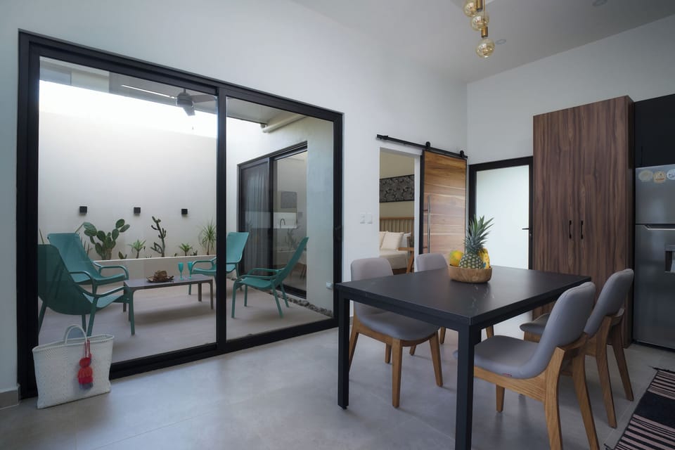 House, 2 Bedrooms, Patio, Garden View | Dining room