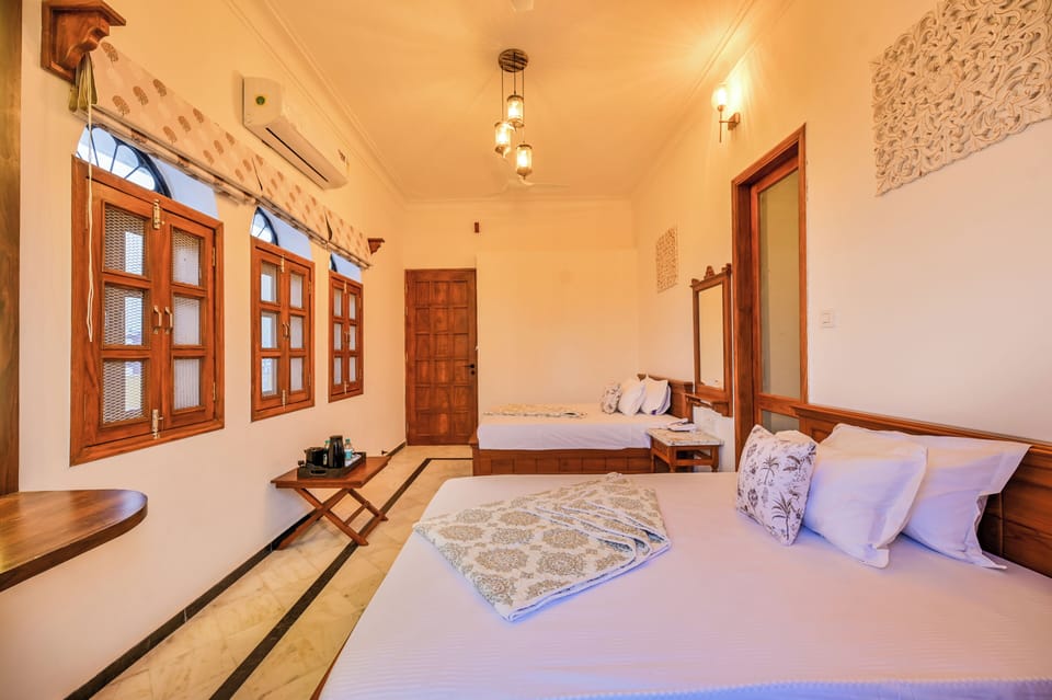 Deluxe Twin Room | Minibar, in-room safe, desk, WiFi (free)