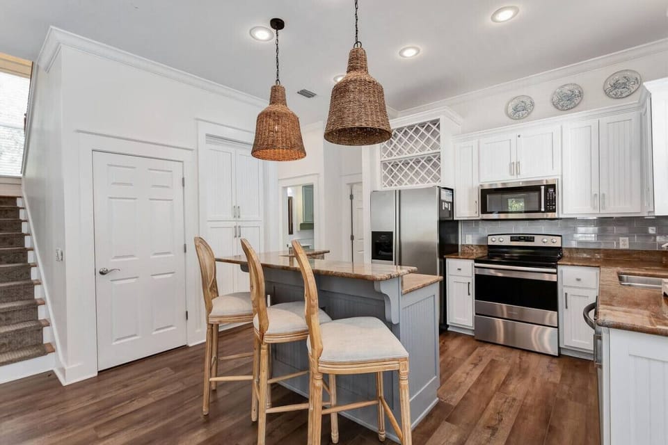 Full Kitchen with Pantry
