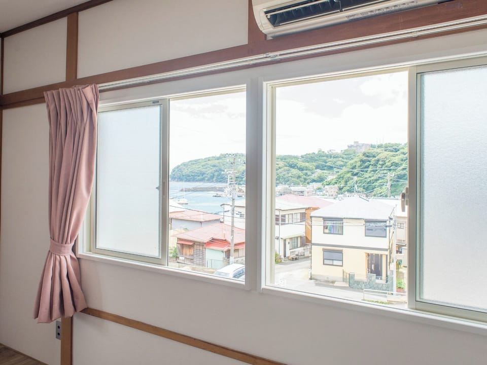 ・[View] From your room you can enjoy the tranquil scenery of Manazuru, surrounded by the sea and mountains.