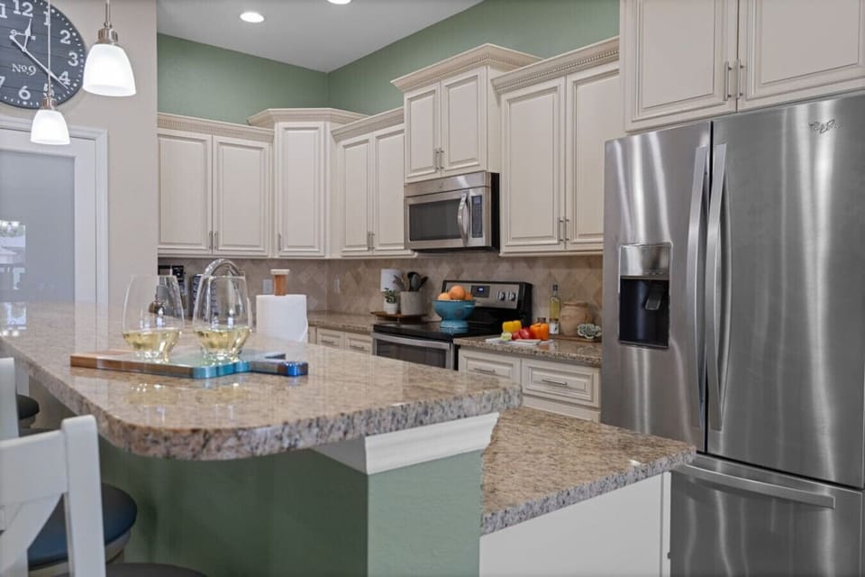 Cook, chat & dine together in the fully stocked kitchen