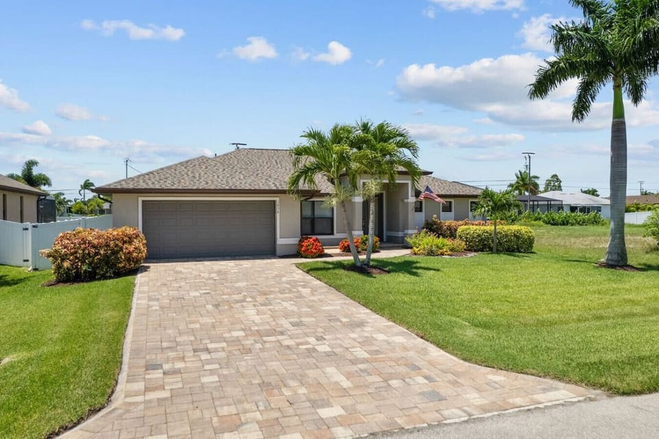 Your cozy getaway awaits in Cape Coral at - Cozy Coral Retreat!