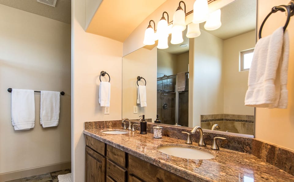 King suite bathroom
