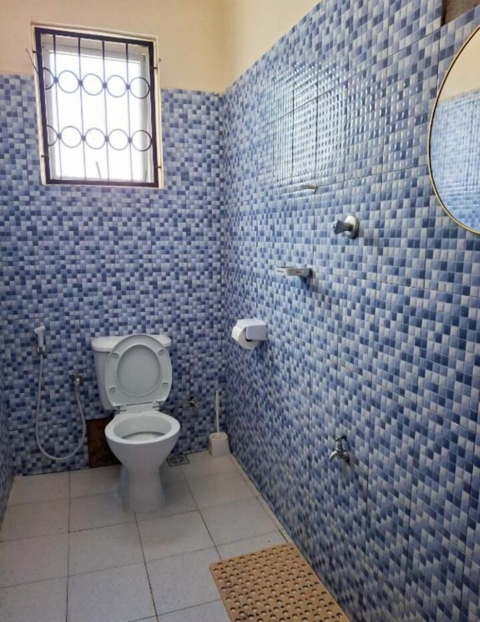 Deluxe Double Room, City View | Bathroom | Bathrobes, slippers, towels, soap