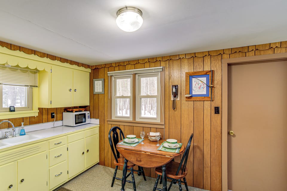 Dining Area | Dishware/Flatware