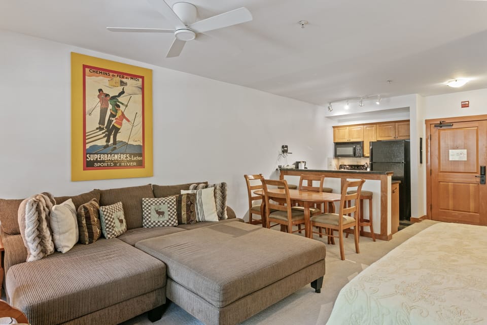 Indoors, Furniture, Living Room, Home Decor, Couch