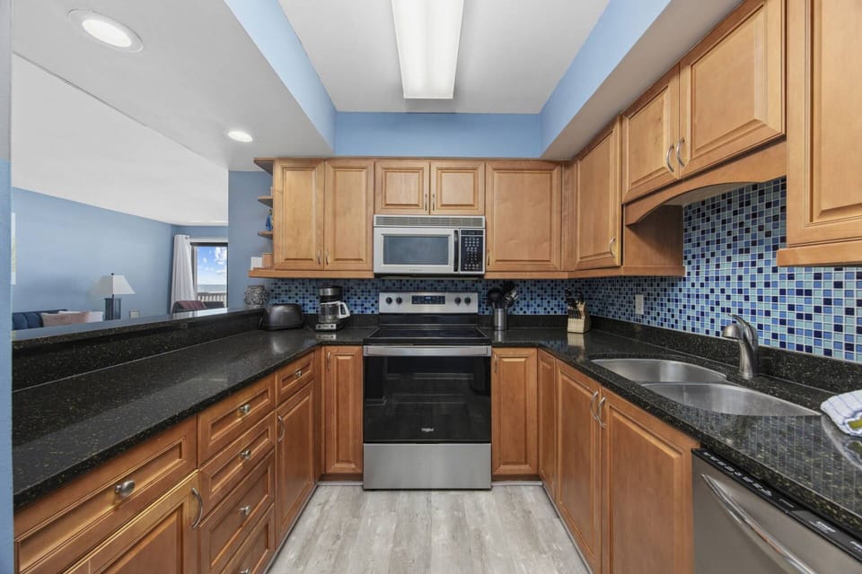 Kitchen with Full Size Appliances, Granite Countertops and Breakfast Bar