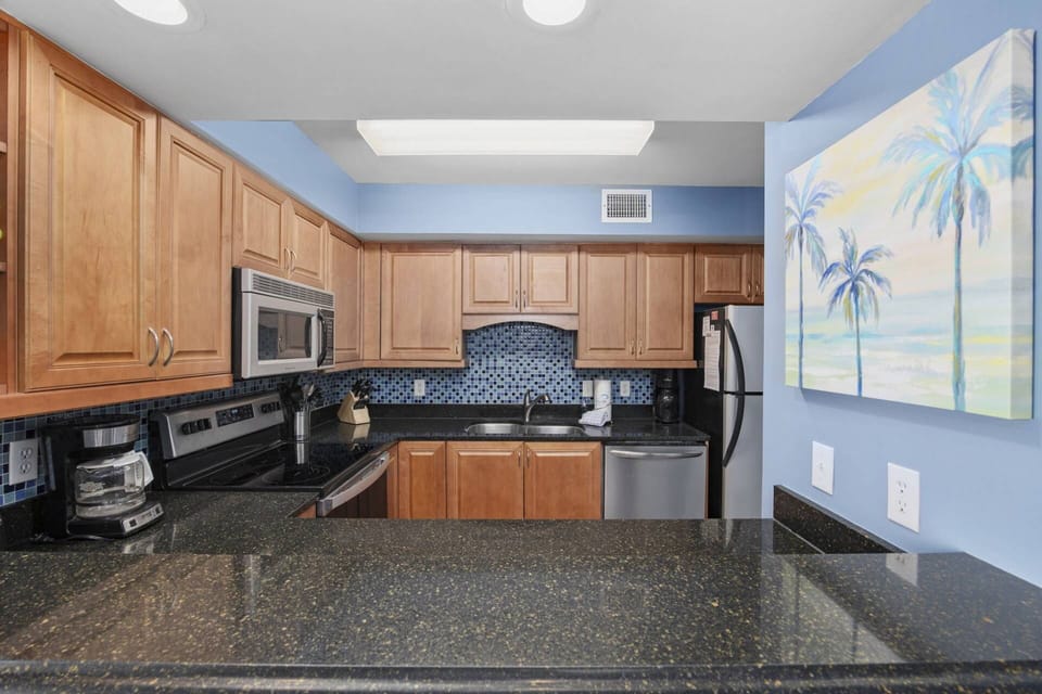 Kitchen with Full Size Appliances, Granite Countertops and Breakfast Bar