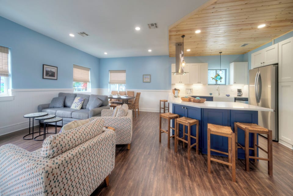 Open layout makes it easy for your group to connect.